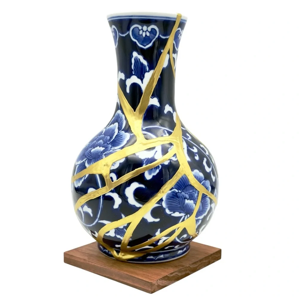Kintsugi Vase Chinese Porcelain Gold Crack Art Personal Growth Anniversary Gift